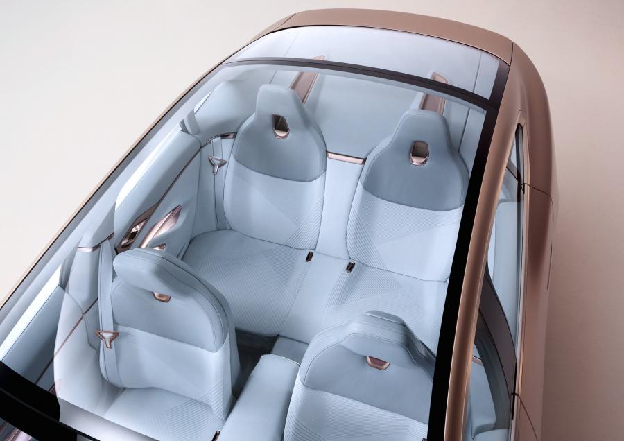 Интерьер BMW Concept i4 2020 года  (фото 33 из 71)